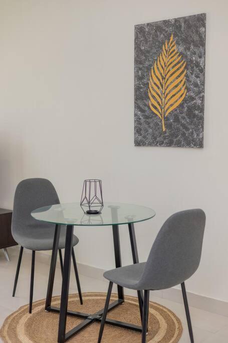 Apartment In Downtown *