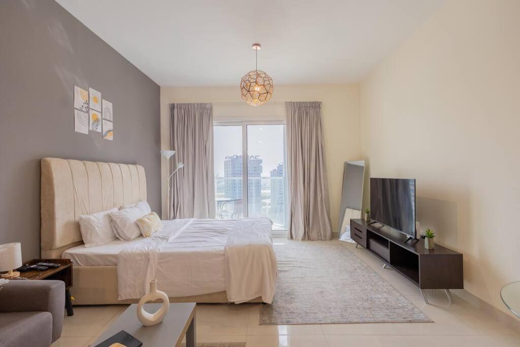 Apartment In Downtown *