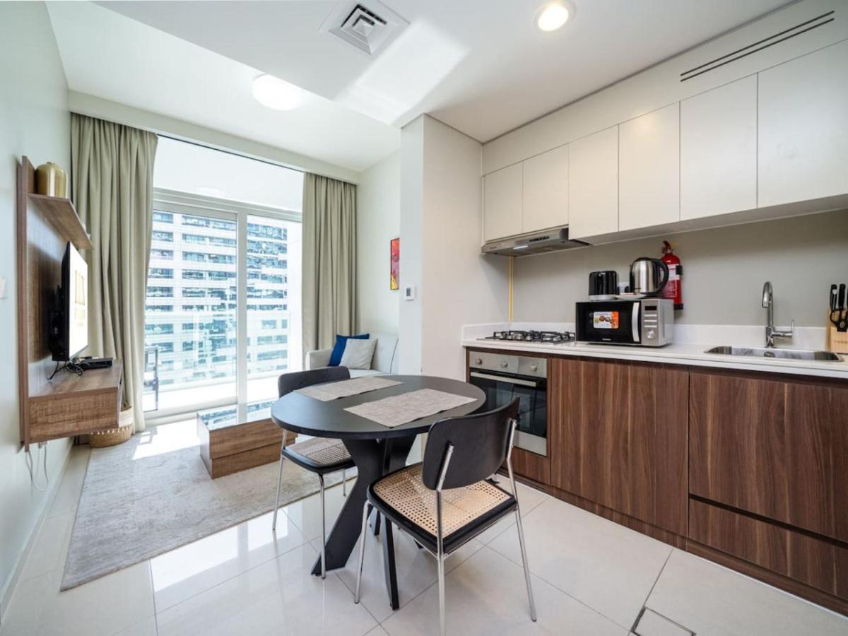 1 Bedroom Business Bay Bliss With A Canal View Daire Dubai