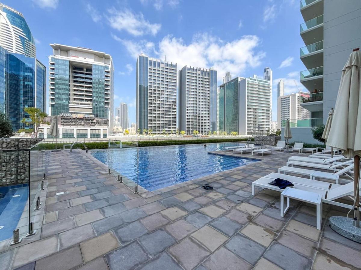 Daire 1 Bedroom Business Bay Bliss With A Canal View Dubai