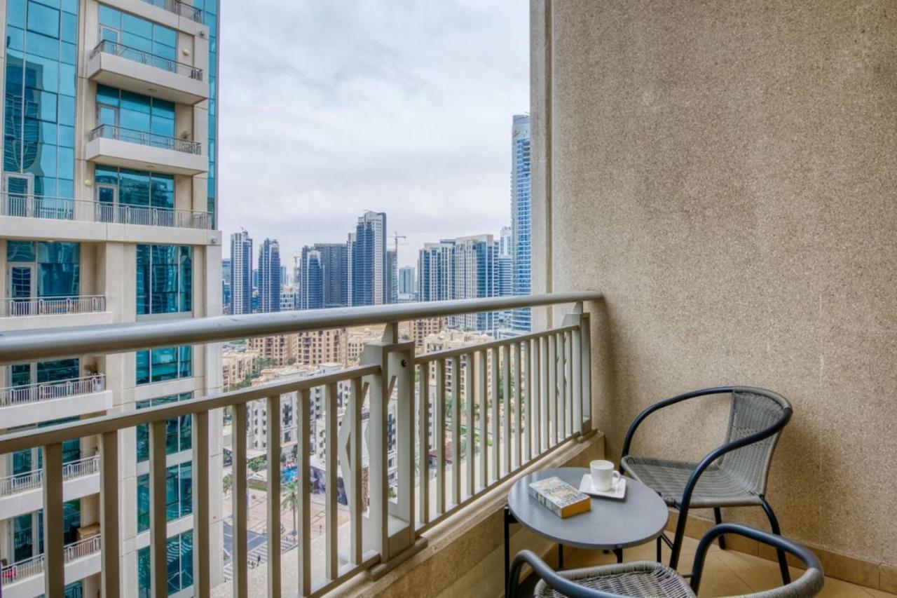 Apartment Stylish Upgraded 1 Bed Burj Khalifa Poolside View Dubai