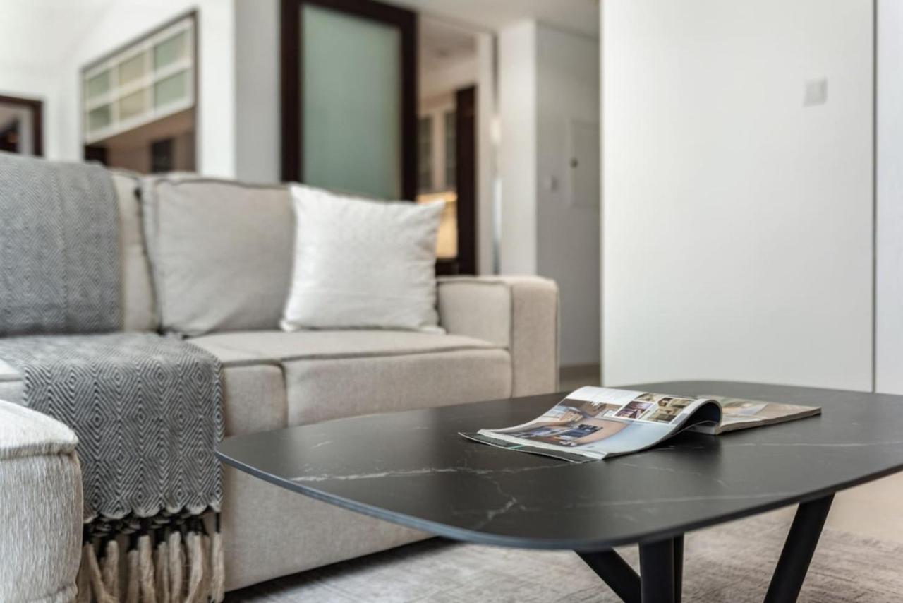 Apartment Stylish Upgraded 1 Bed Burj Khalifa Poolside View