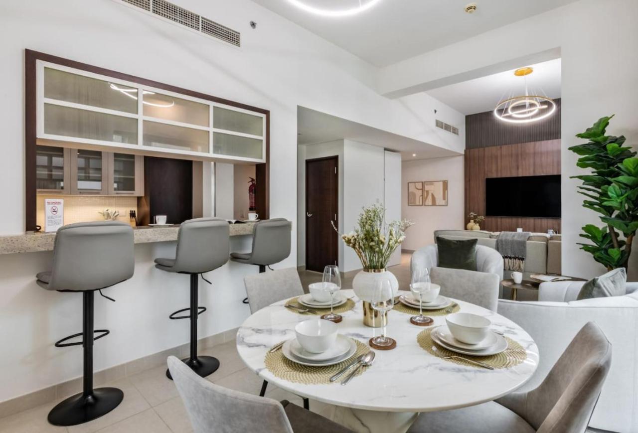 Stylish Upgraded 1 Bed Burj Khalifa Poolside View * Dubai