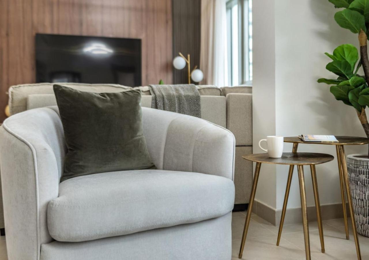Stylish Upgraded 1 Bed Burj Khalifa Poolside View