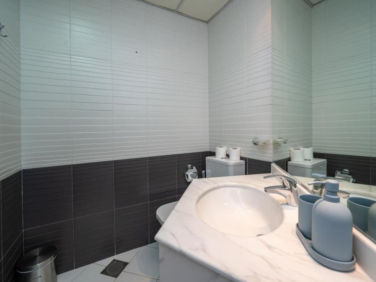 2 Bedroom Escape With Relaxing Marina Views Dubai