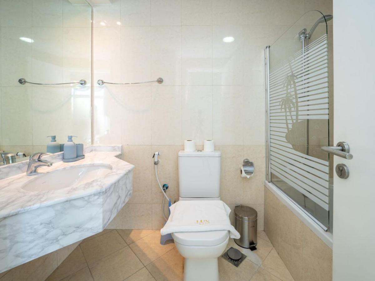 Apartment 2 Bedroom Escape With Relaxing Marina Views *