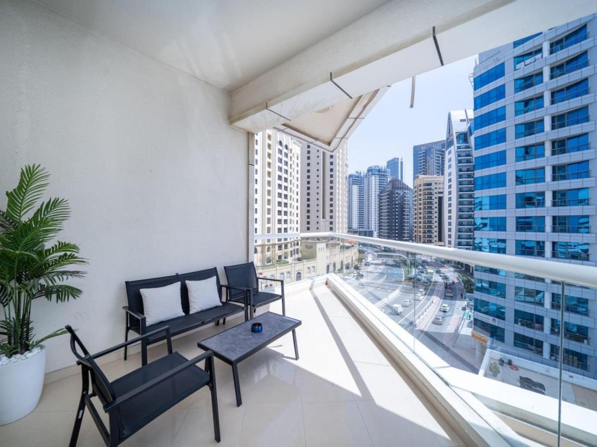 2 Bedroom Escape With Relaxing Marina Views