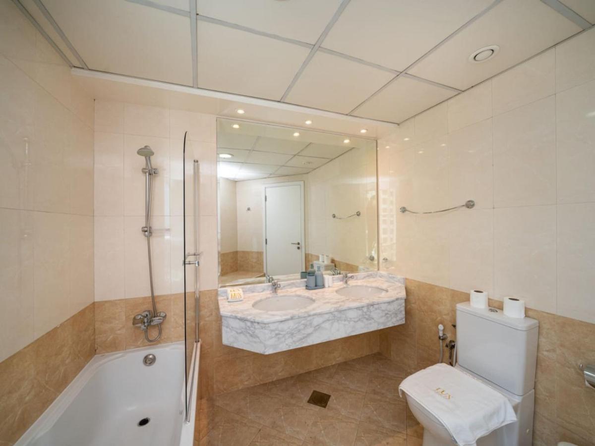 2 Bedroom Escape With Relaxing Marina Views Apartment Dubai