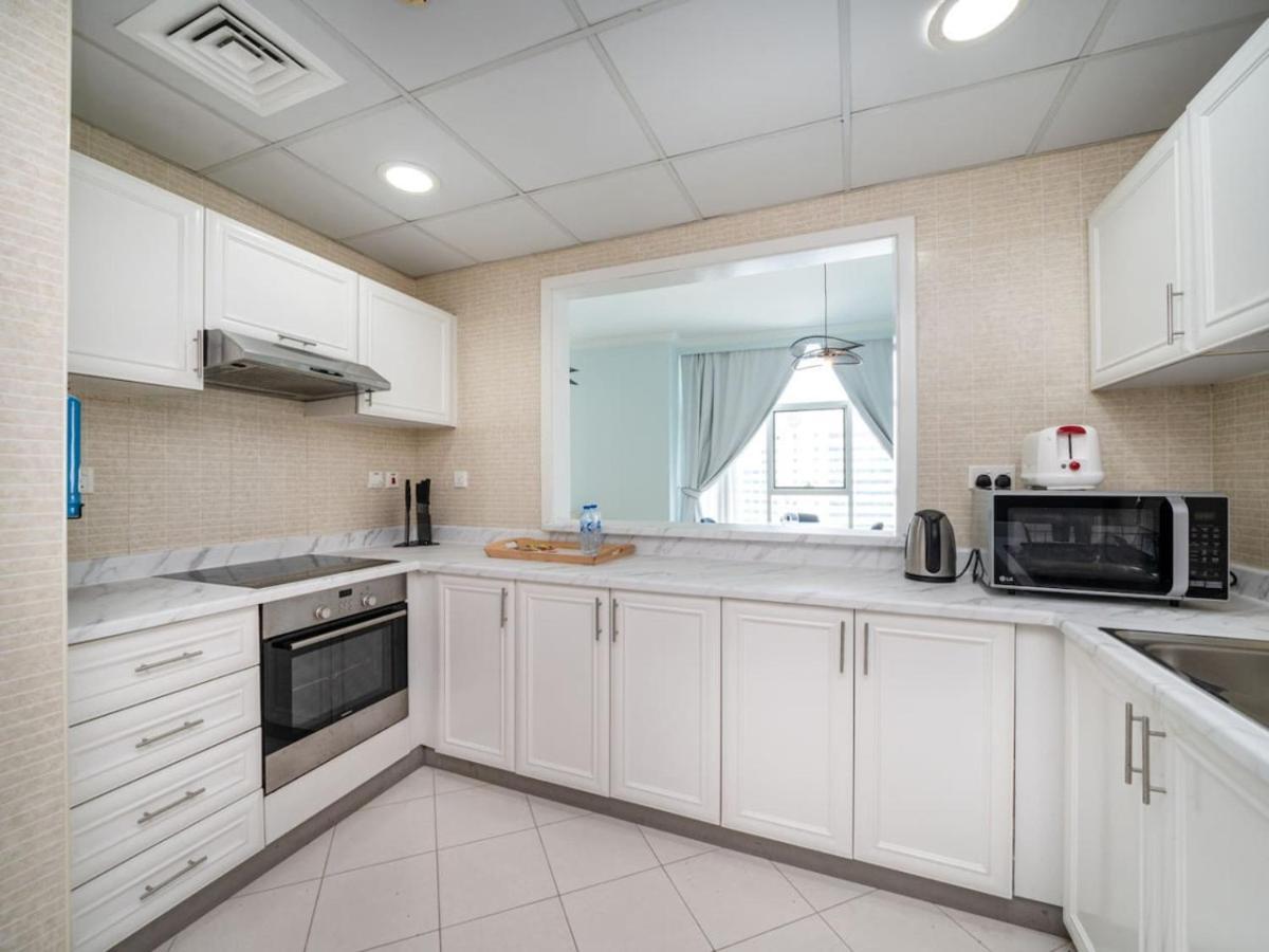 2 Bedroom Escape With Relaxing Marina Views Apartment *