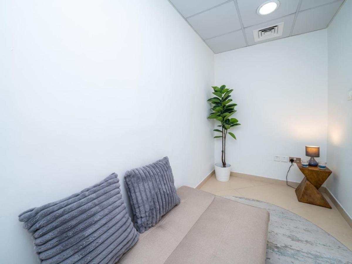 2 Bedroom Escape With Relaxing Marina Views * Dubai