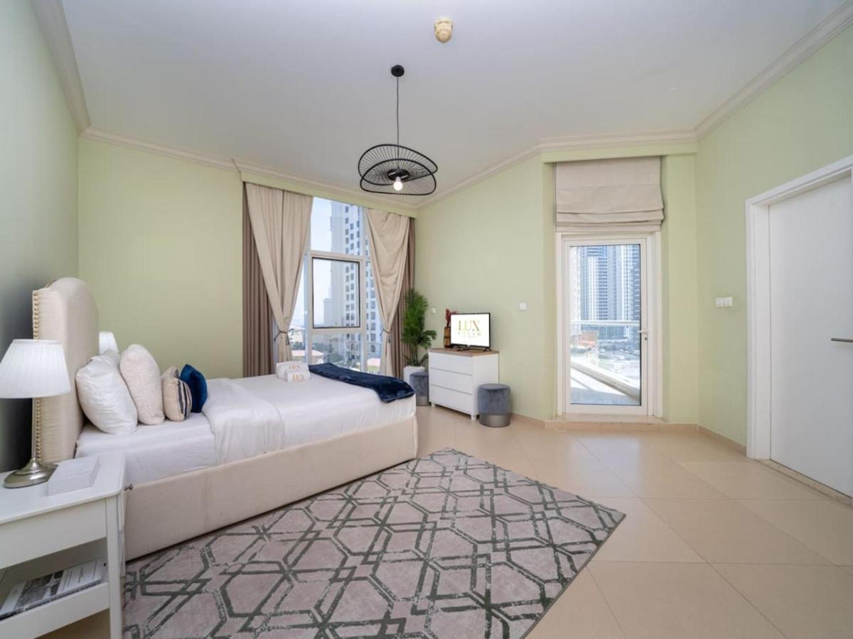 2 Bedroom Escape With Relaxing Marina Views *