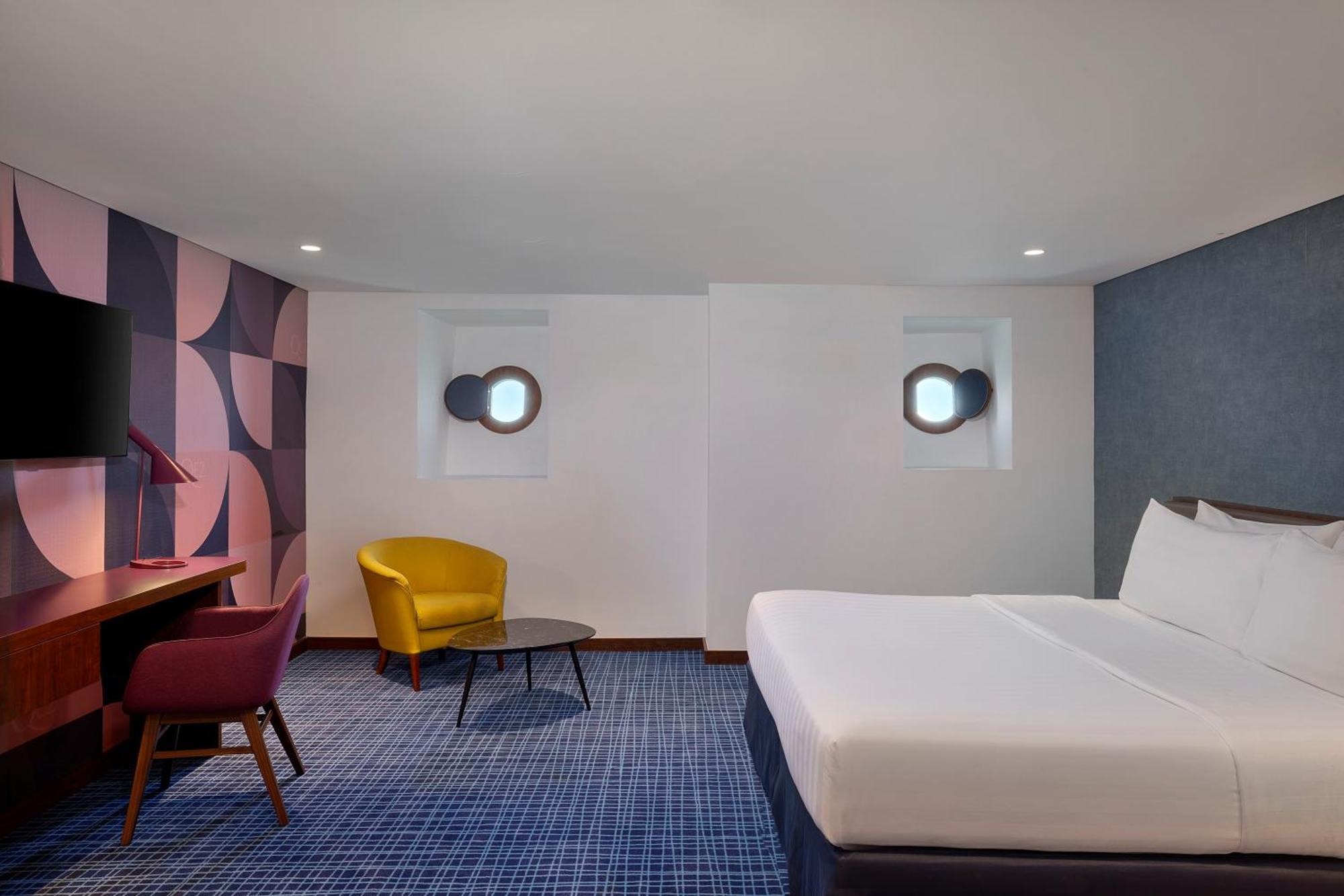 Queen Elizabeth 2 Hotel 4*