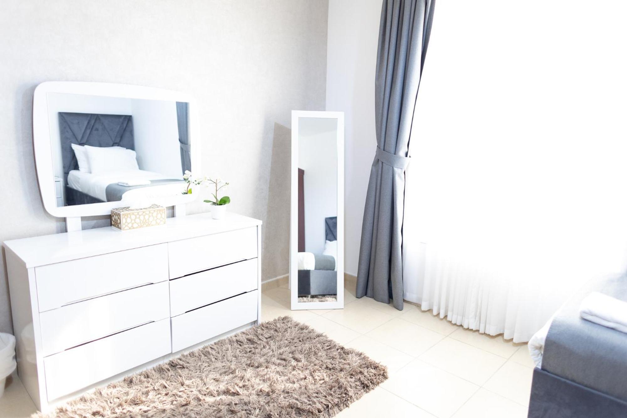 Happy Season - Jbr Apartments, Beach Front, Top Furnished Apartment Dubai