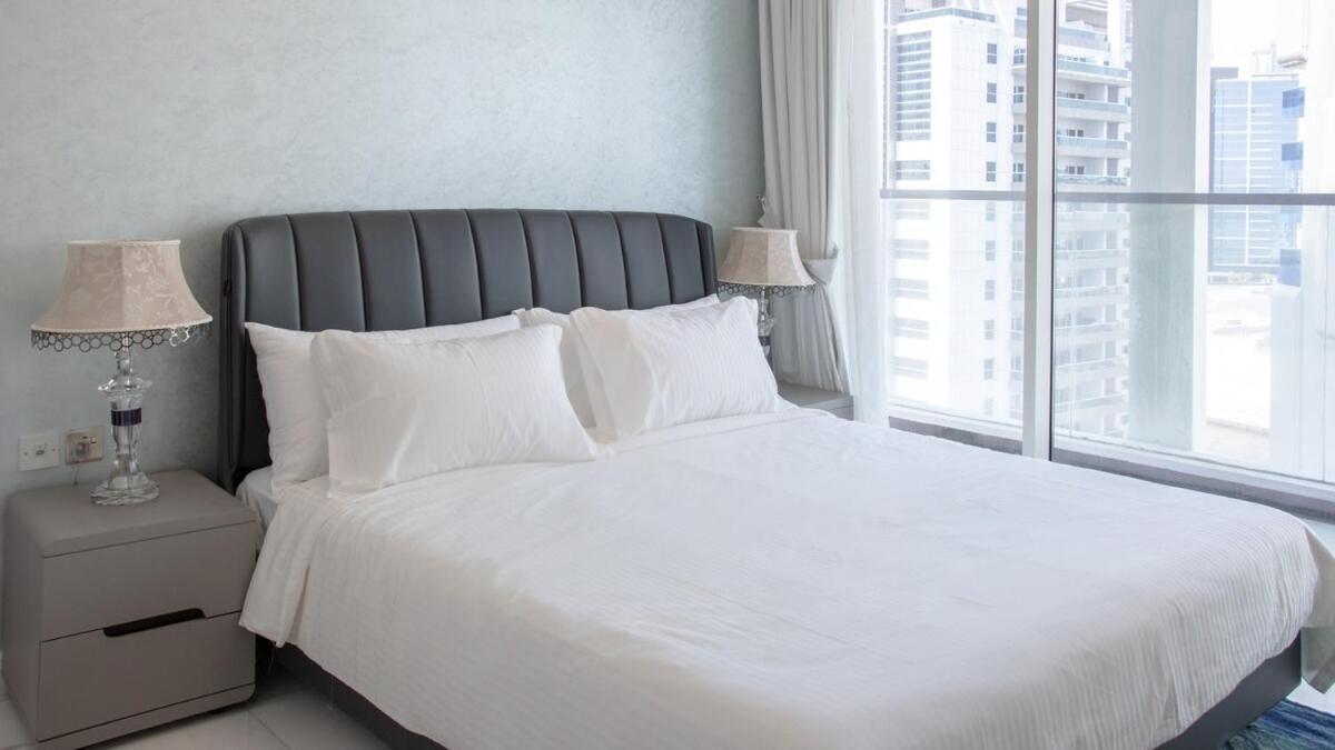 Aws Homes - Luxury Living Besides Canal Apartment *