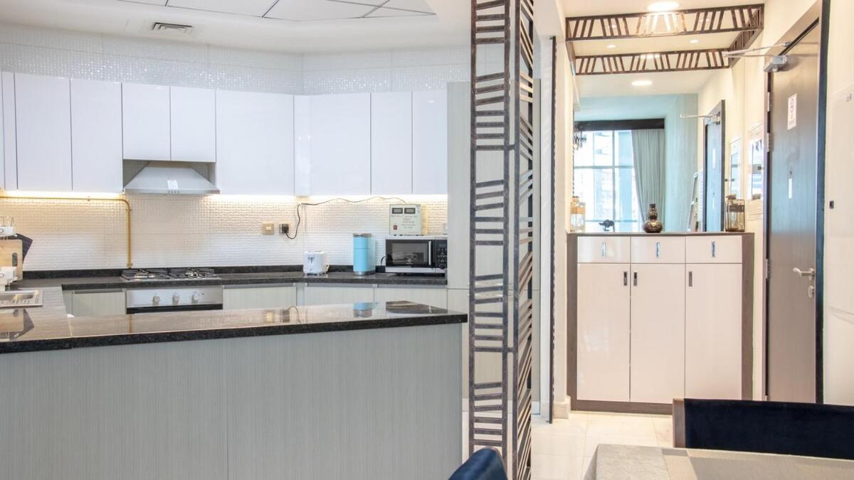 Aws Homes - Luxury Living Besides Canal Apartment