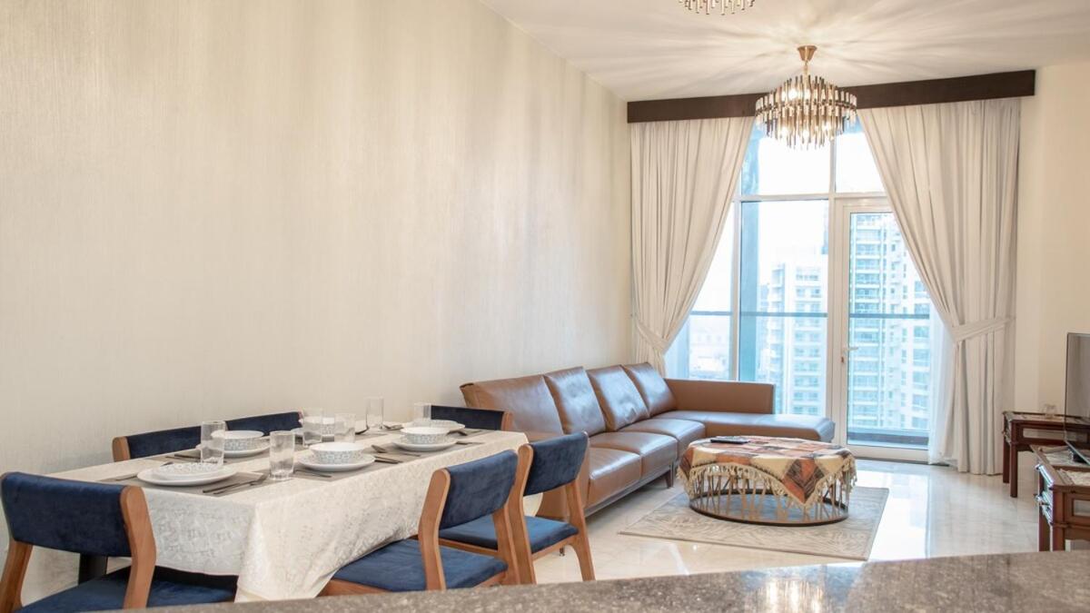 Aws Homes - Luxury Living Besides Canal Apartment *