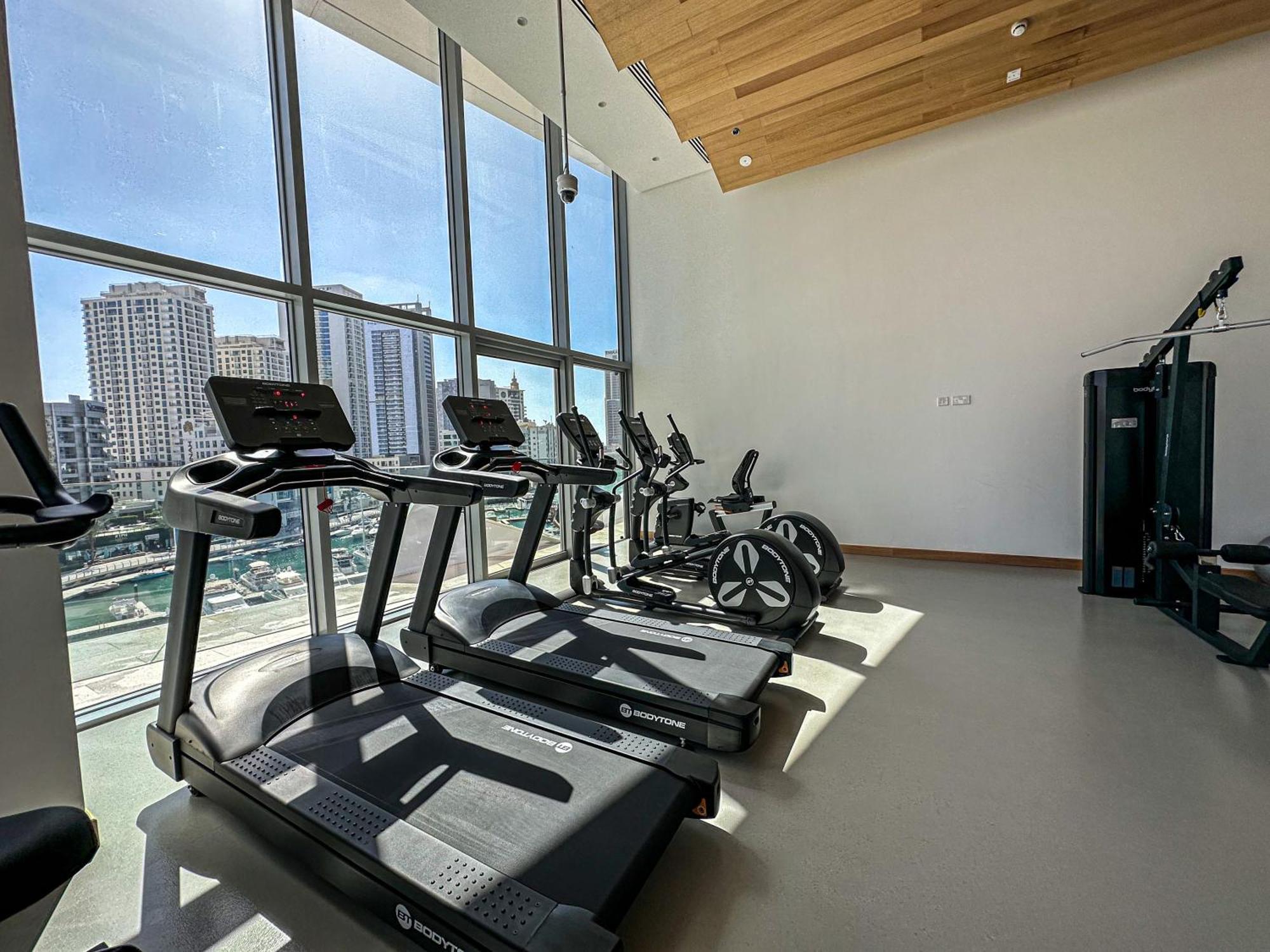 Apartamento Marco Polo - Stunning 2 Bedroom With Marina Views, Huge Pool & Gym Dubai