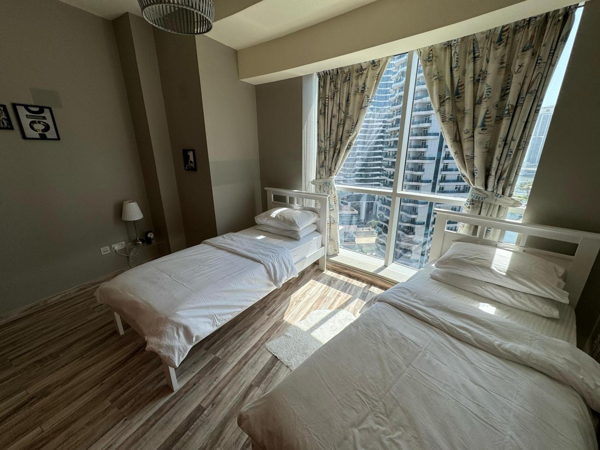 Apartment 2 Bedroom & 3 Bath In Marina - Walking Distance To Jbr!