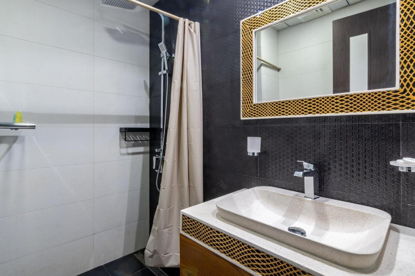 Guestready - Lavish With Burj Khalifa Views Apartment *