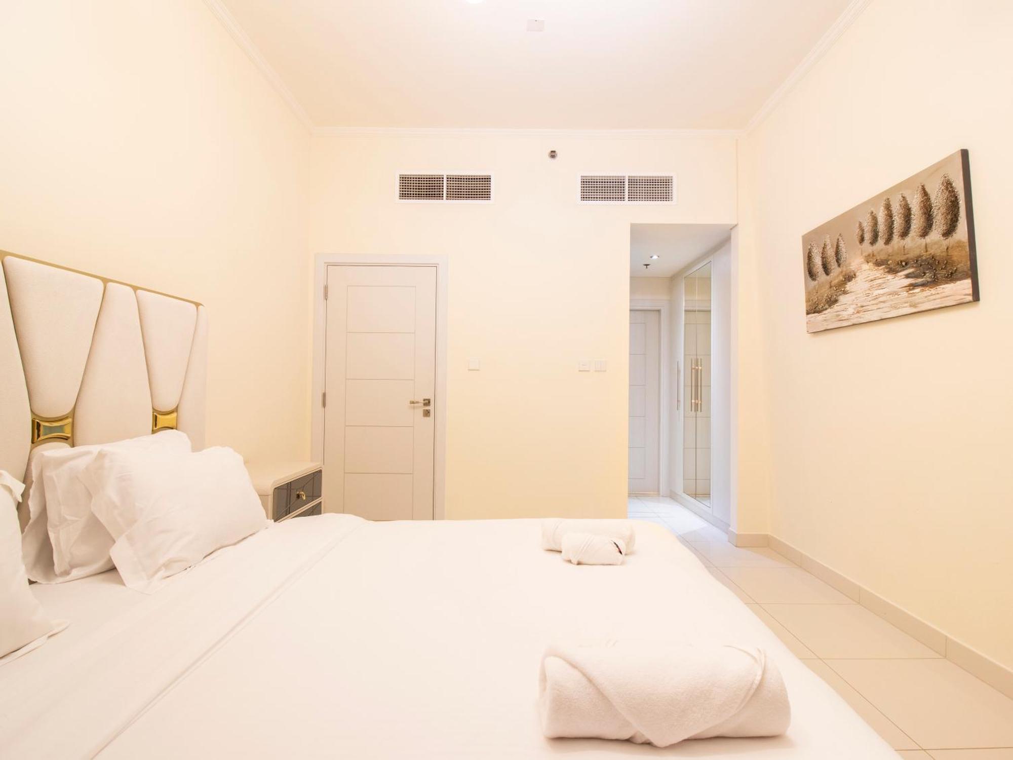 Urban Retreat: Sea View In Marina Dubai