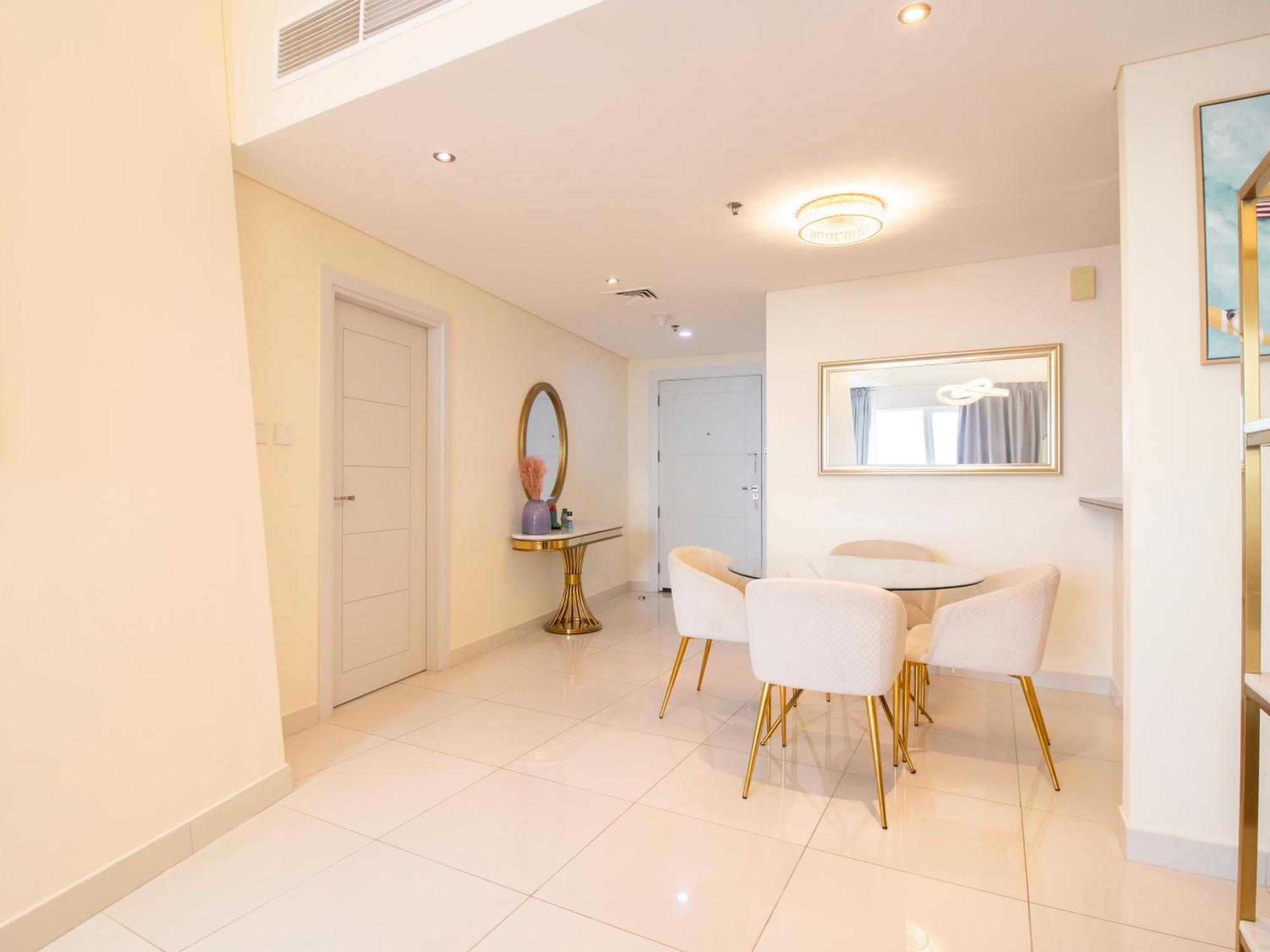 Urban Retreat: Sea View In Marina