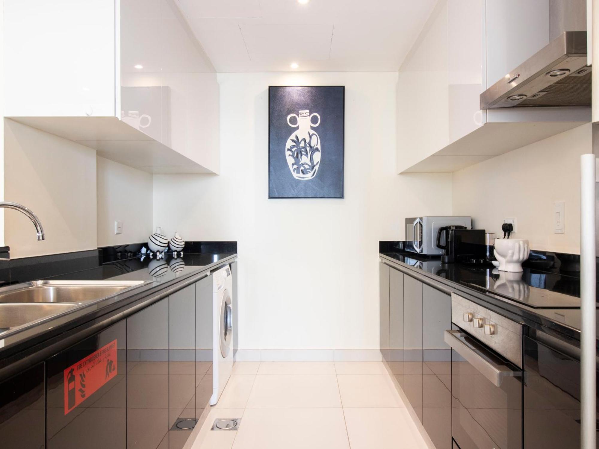 Urban Retreat: Sea View In Marina Apartamento Dubai