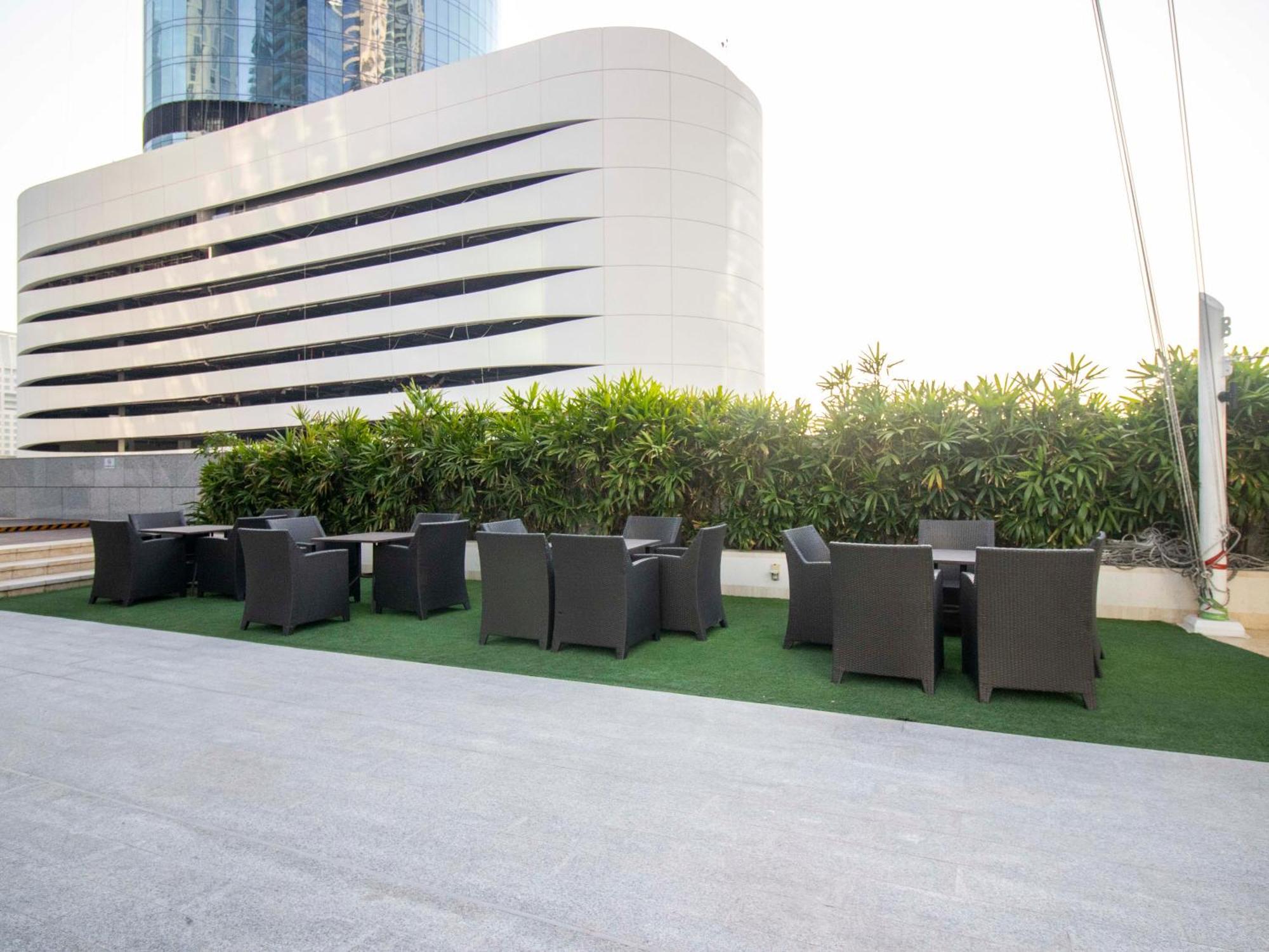 Urban Retreat: Sea View In Marina Apartamento Dubai