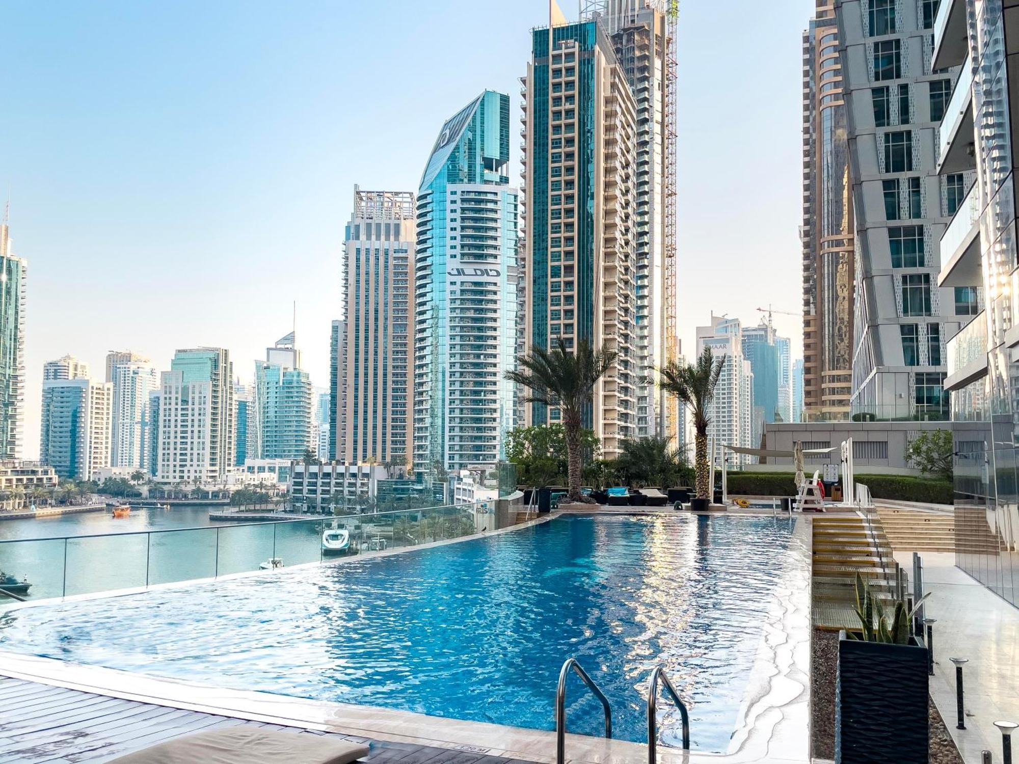 Urban Retreat: Sea View In Marina
