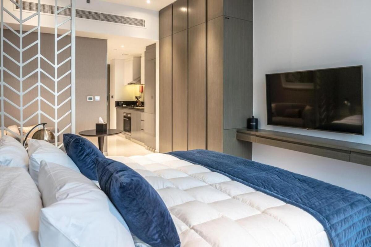 Aws - Canal Views In A High Floor Apartment *