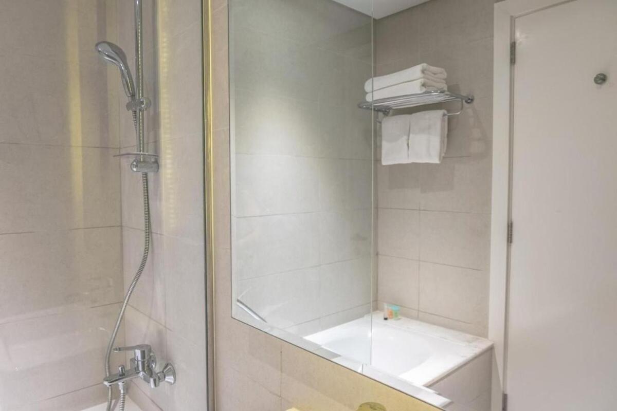 Apartment Aws - Canal Views In A High Floor Dubai