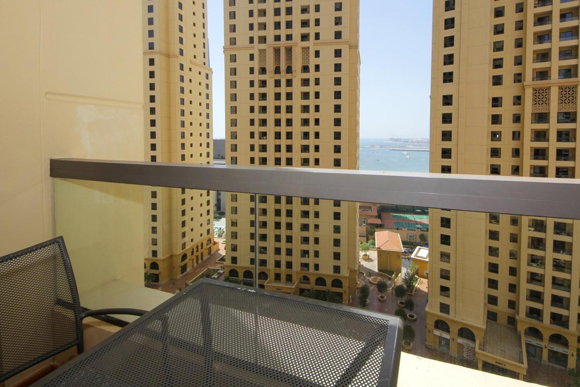 Silk Valley - Luxury 3 Bed Plus Maid's Apartment *
