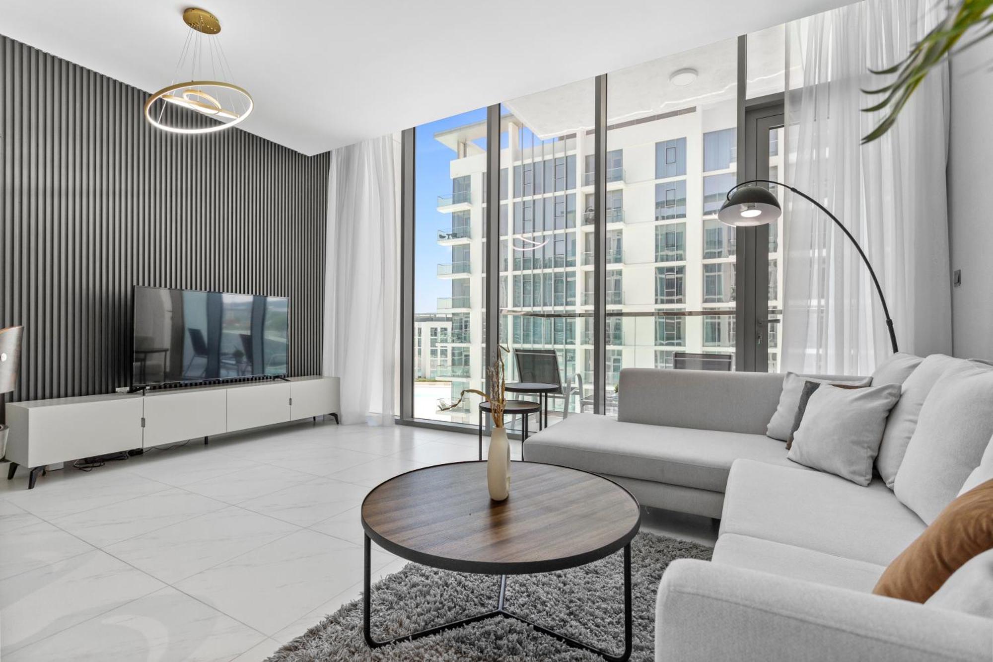 Premium 1-br With Exquisite Layout In District One *