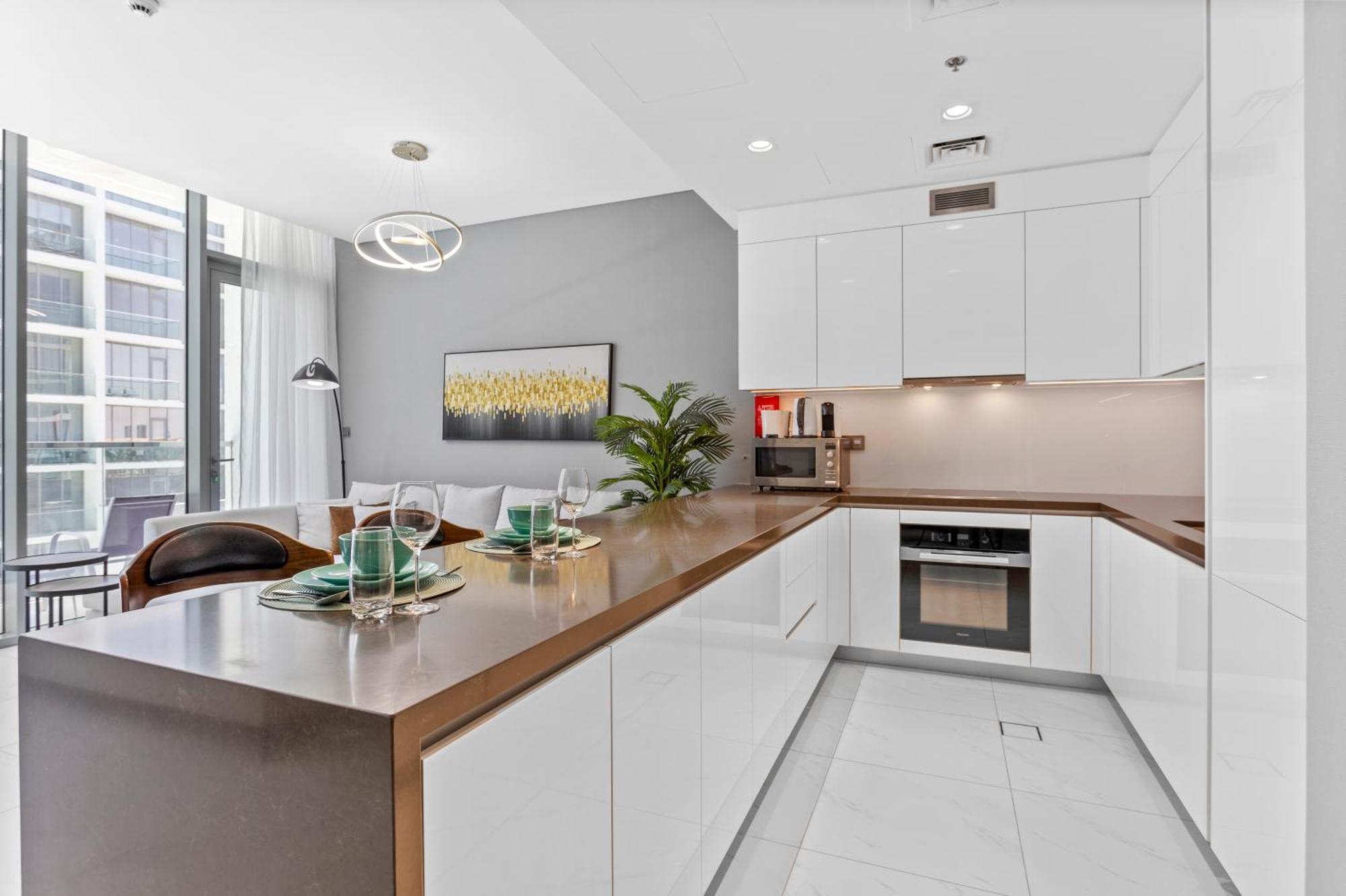 Premium 1-br With Exquisite Layout In District One Apartment *