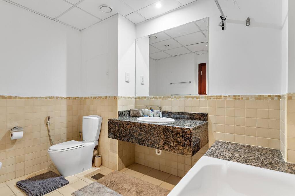 Vibrant 2-bedroom In Rimal Jbr Apartment