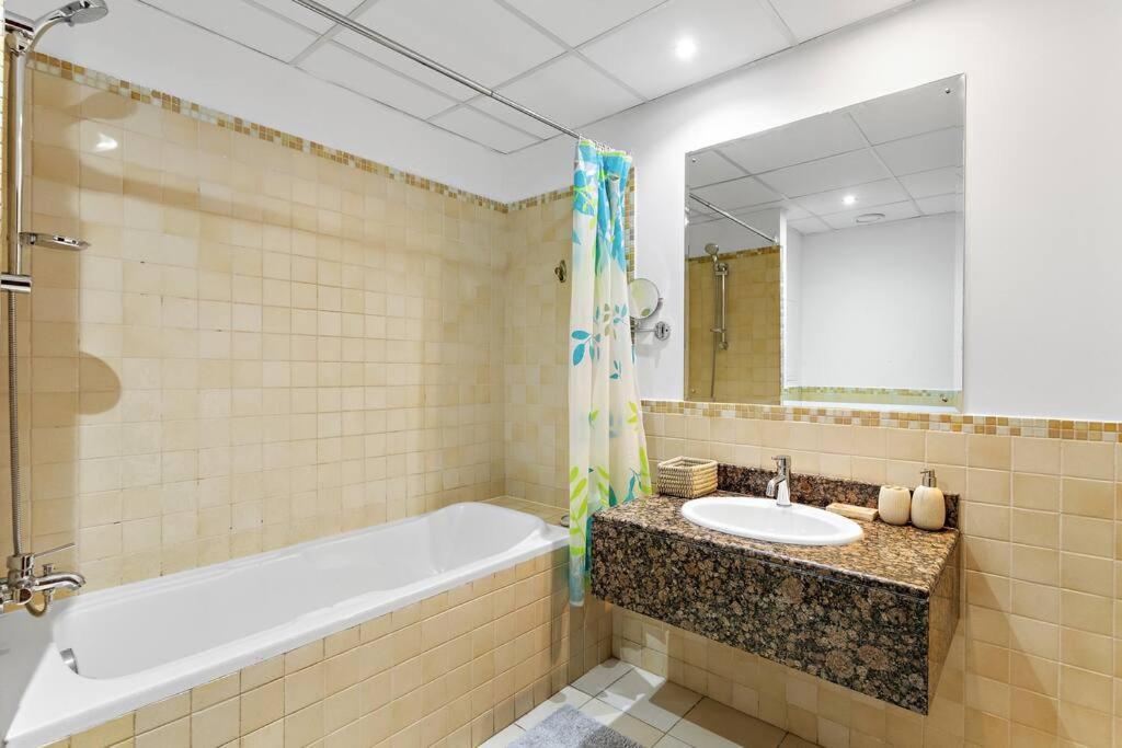Vibrant 2-bedroom In Rimal Jbr Dubai