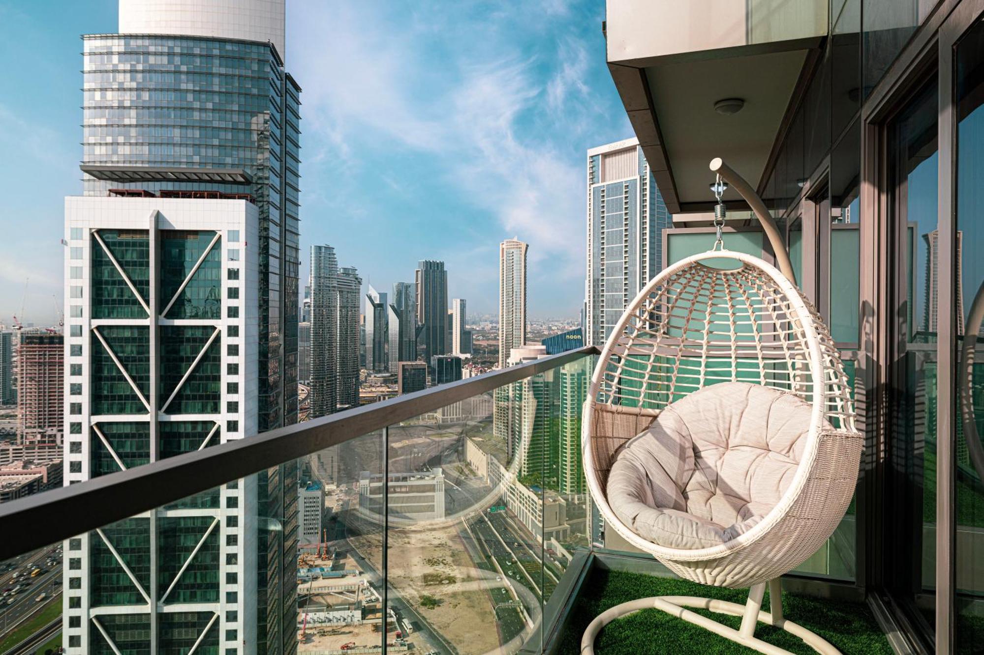 Highest Infinity Pool In Downtown Apartment *