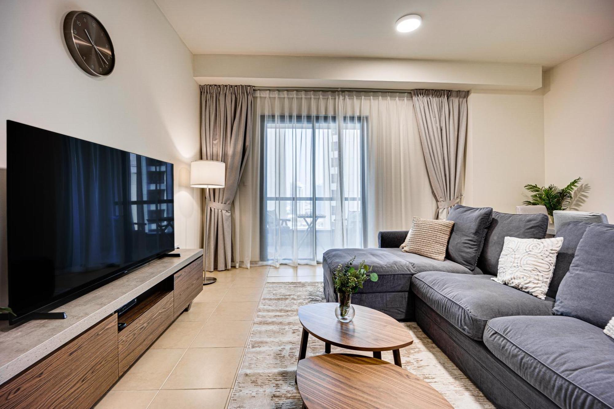 Apartment 2bd Near The In Bahar, Jbr