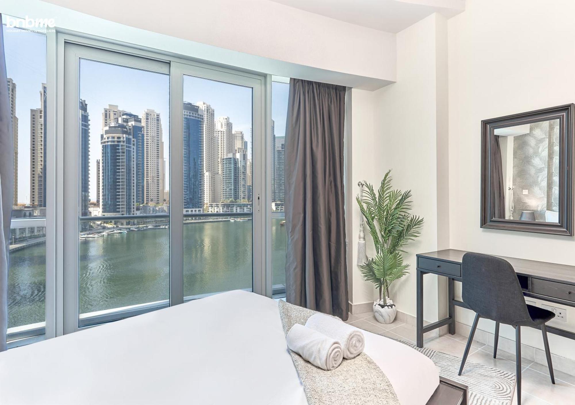 Bnbmehomes - Damac Waves Tower * Dubai