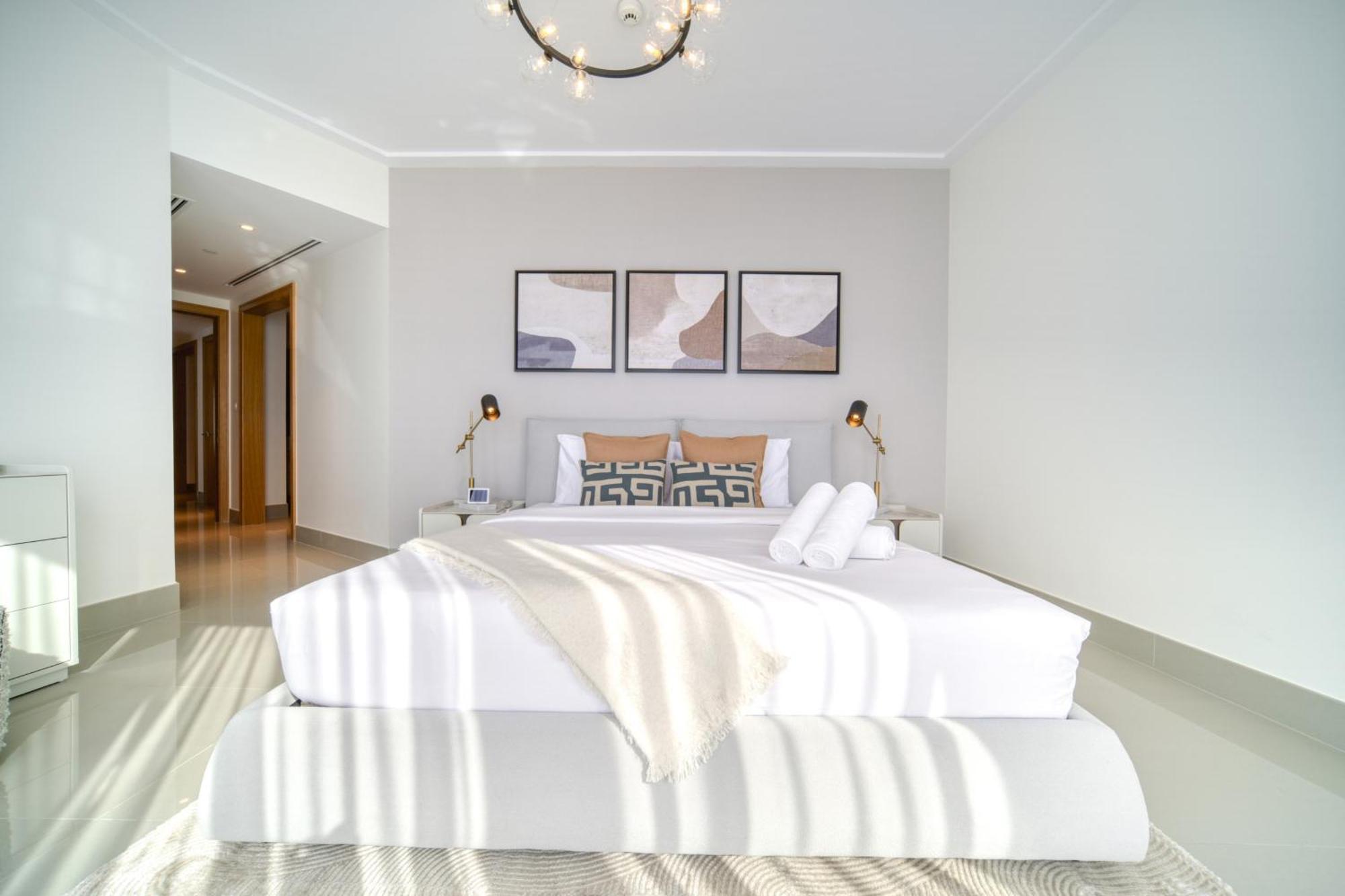Downtown Luxury - Stunning Burj Khalifa & Sea View - 5 Minutes Walk To Mall *
