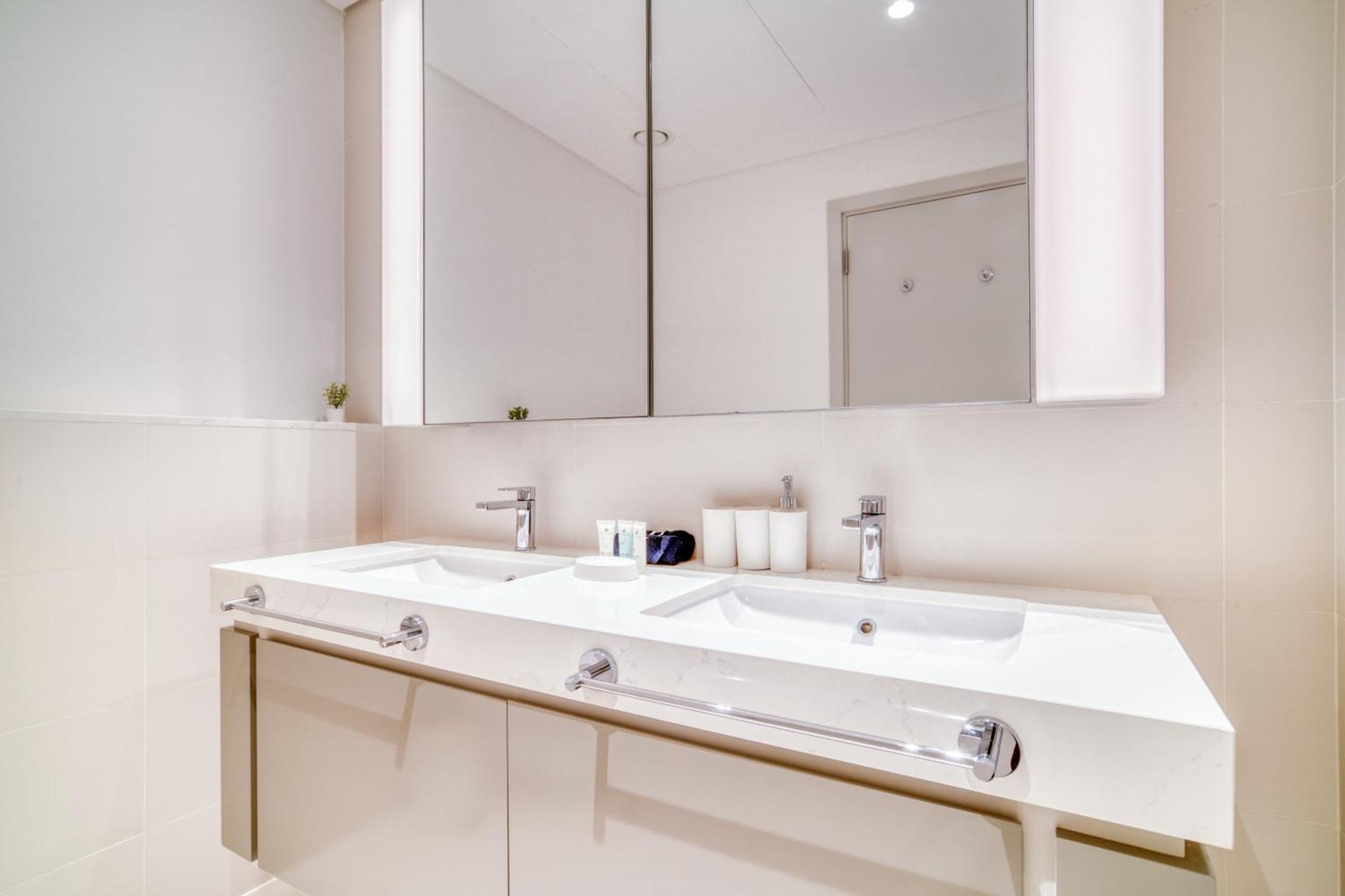 Emaar Front 2br With Sea & Marina Skyline Views *