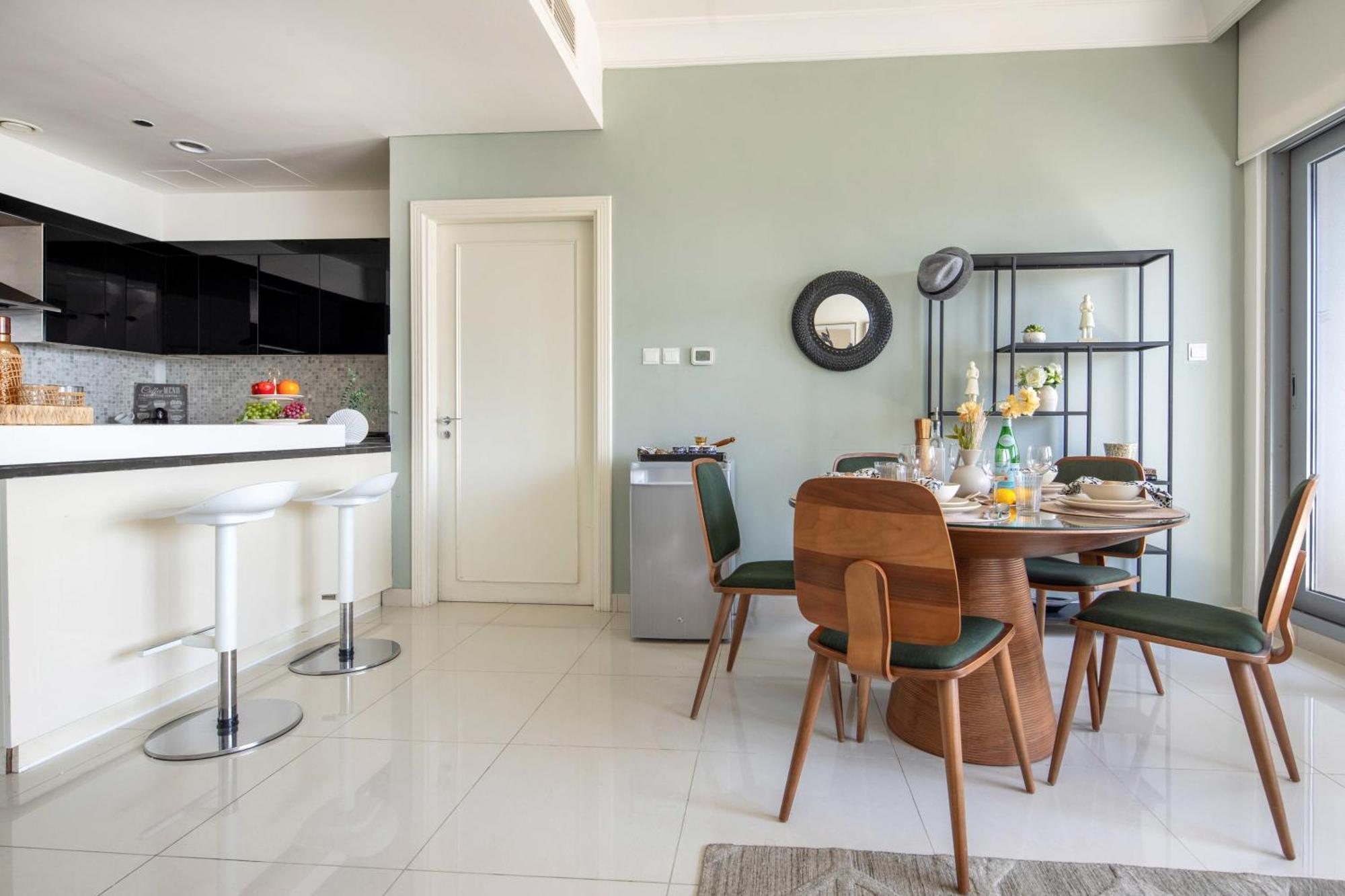 Frank Porter - Damac Maison Mall Street Apartment Dubai
