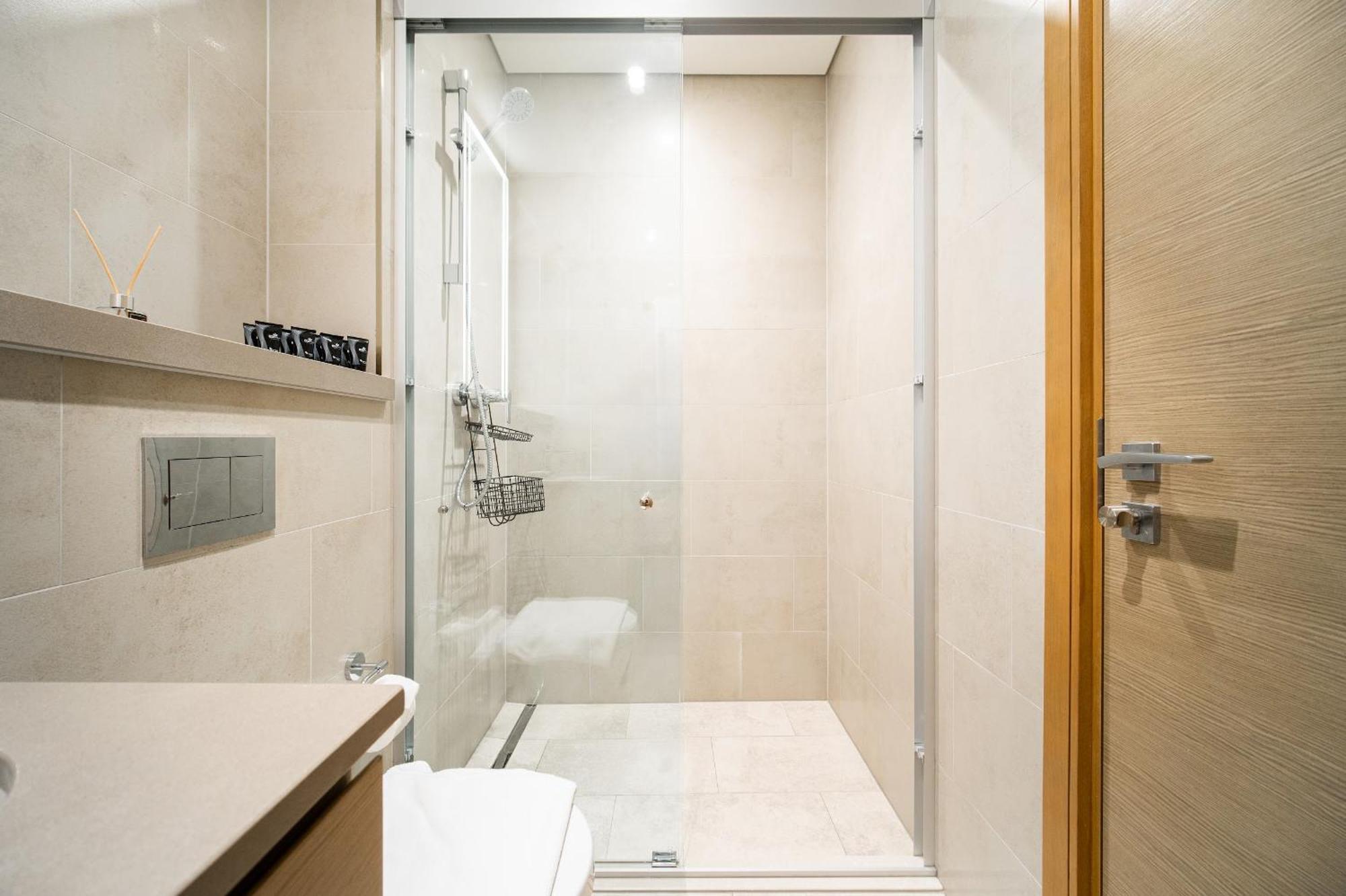Kid-Friendly 2Br - Secure, Central And Peaceful Apartment