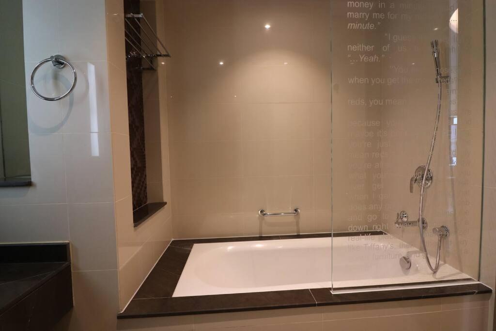 Stunning High Floor I 1bhk I Bills Included *