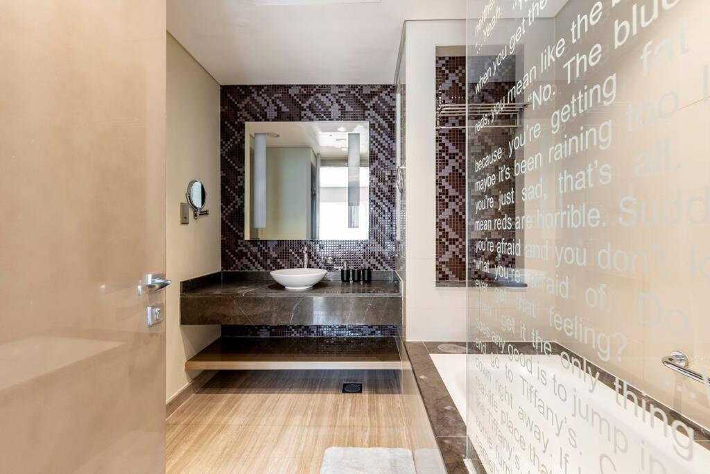 Stunning High Floor I 1bhk I Bills Included *