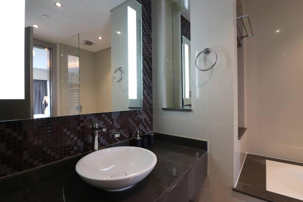 Stunning High Floor I 1bhk I Bills Included
