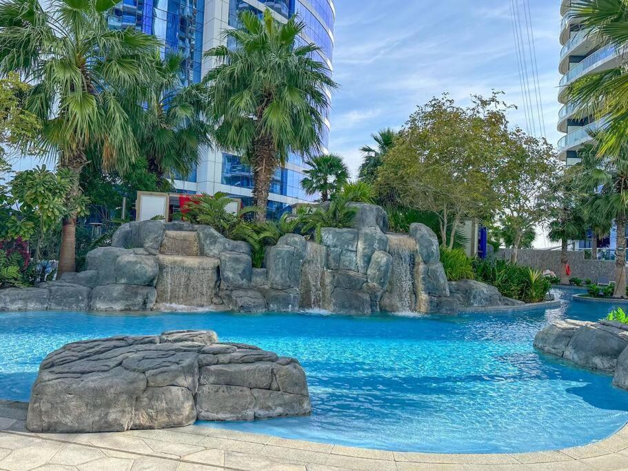 Stunning High Floor I 1bhk I Bills Included * Dubai