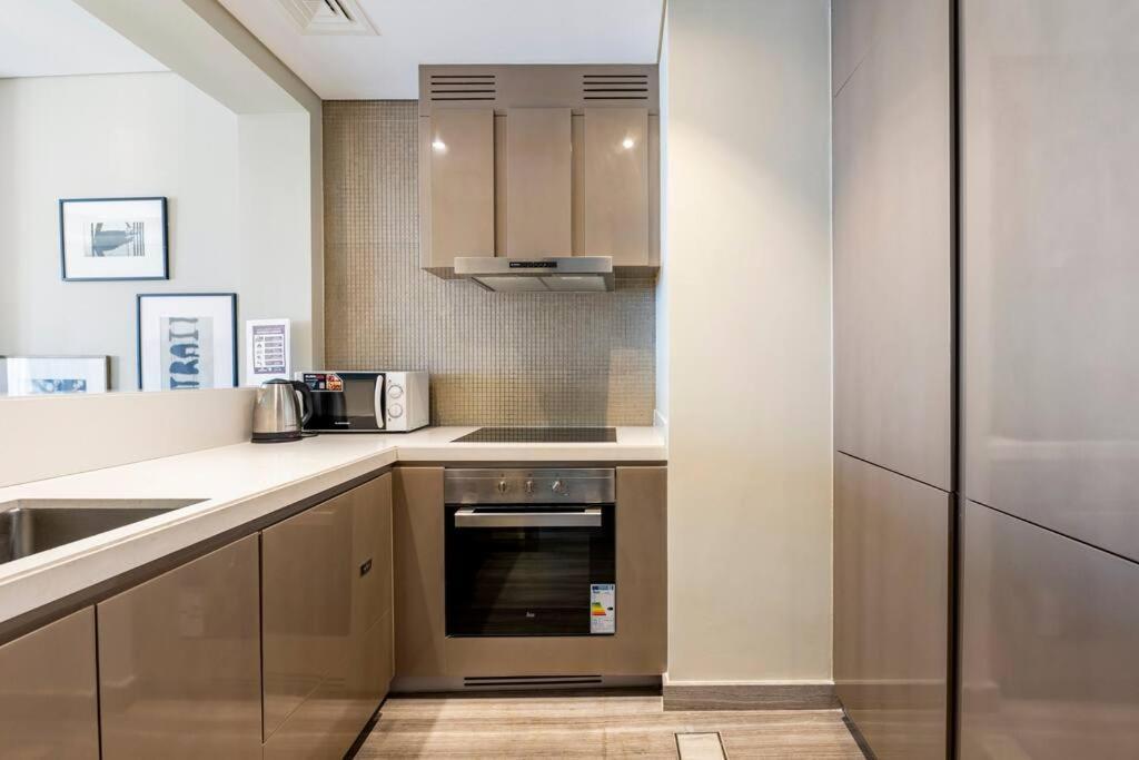 Stunning High Floor I 1bhk I Bills Included Apartment