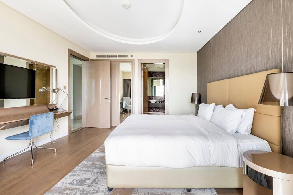 Stunning High Floor I 1bhk I Bills Included Apartment *