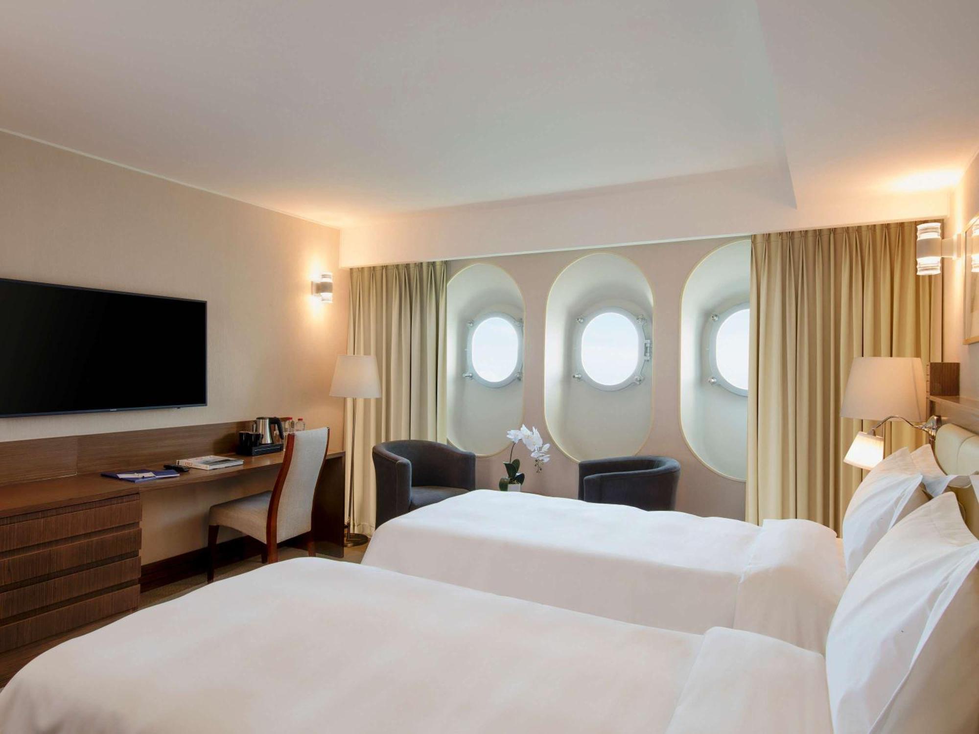 Hotel Queen Elizabeth 2