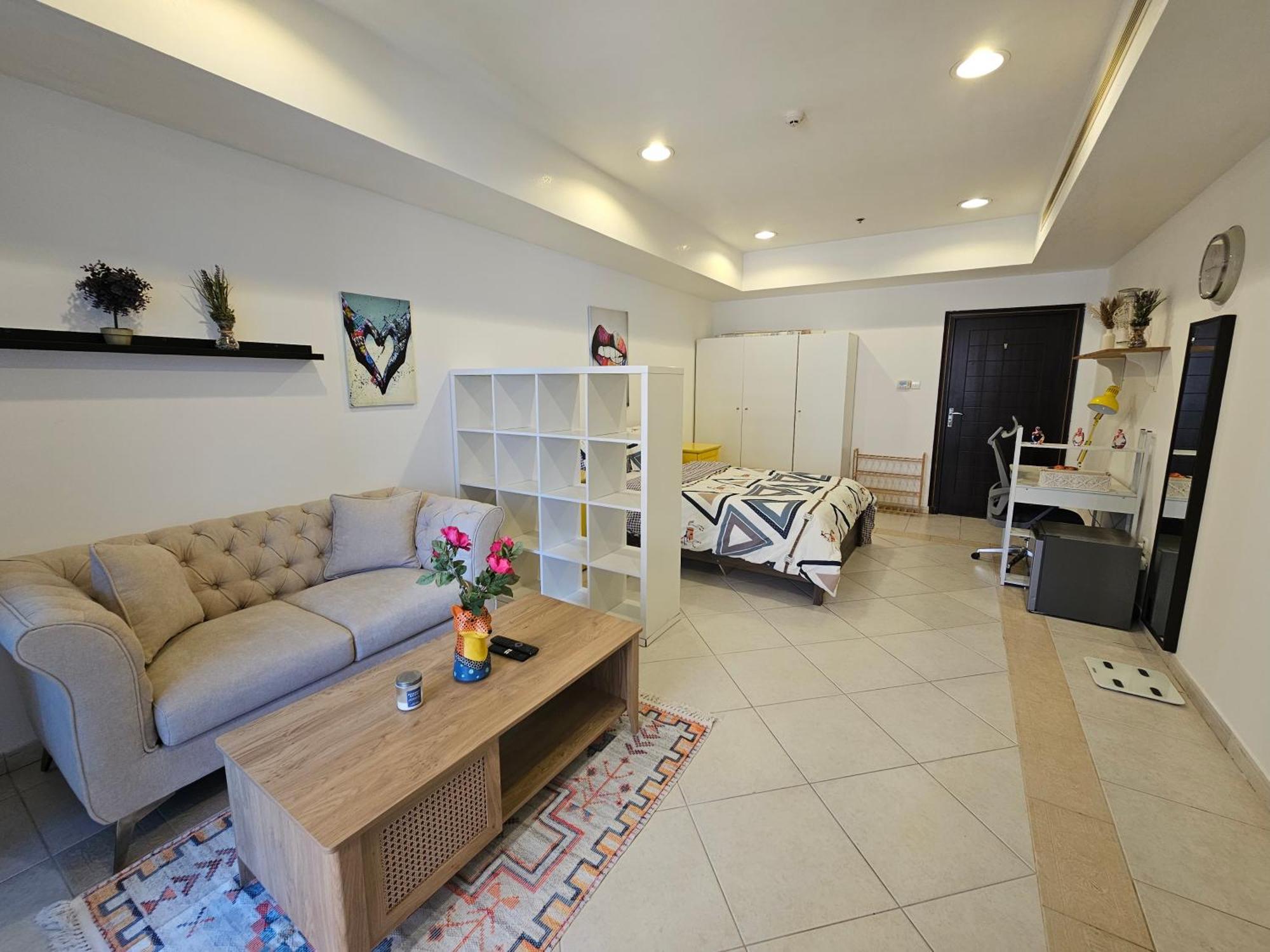 Super Host At Highest Residential Tower In The World, Private In A Shared Homestay *